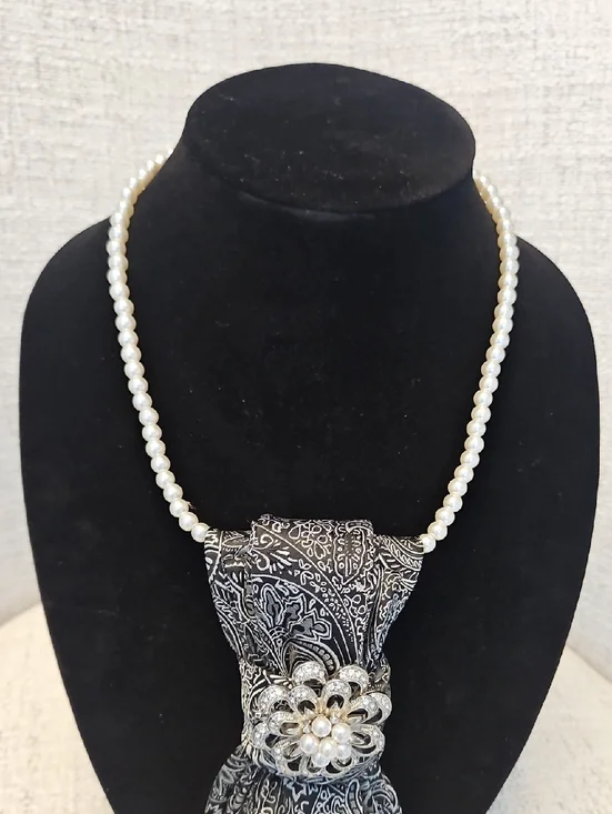 Black & Silver Necktie Necklace w/ Rhinestones & Pearl Accents & a Butterfly Pin - Picture 4 of 8